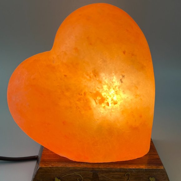 Himalayan Pink Salt Heart Shape lamp- Unique gift idea - Picture 2 of 4